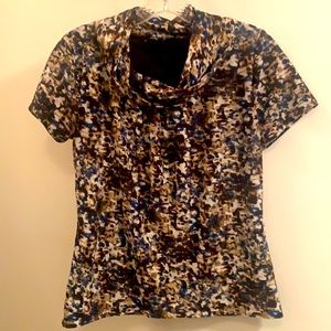 Like New Condition!! Ladies Versatile Blouse